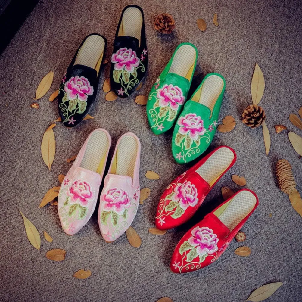 1 Pair Ethnic Women Embroidery Slipper Comfortable Soft Lady Chinese Floral Peony Slippers