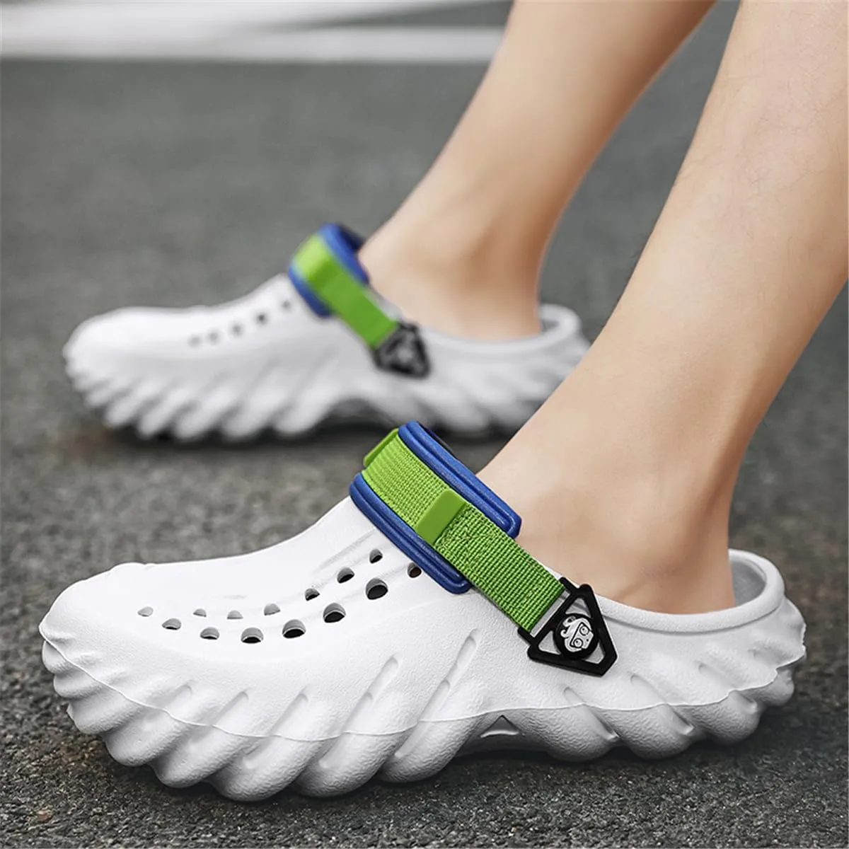 Fashion clogs for men non slip and comfortable foam runner cloud slides for indoor and outdoor pillows sandals for women trendy and classic summer beach shoes slippers