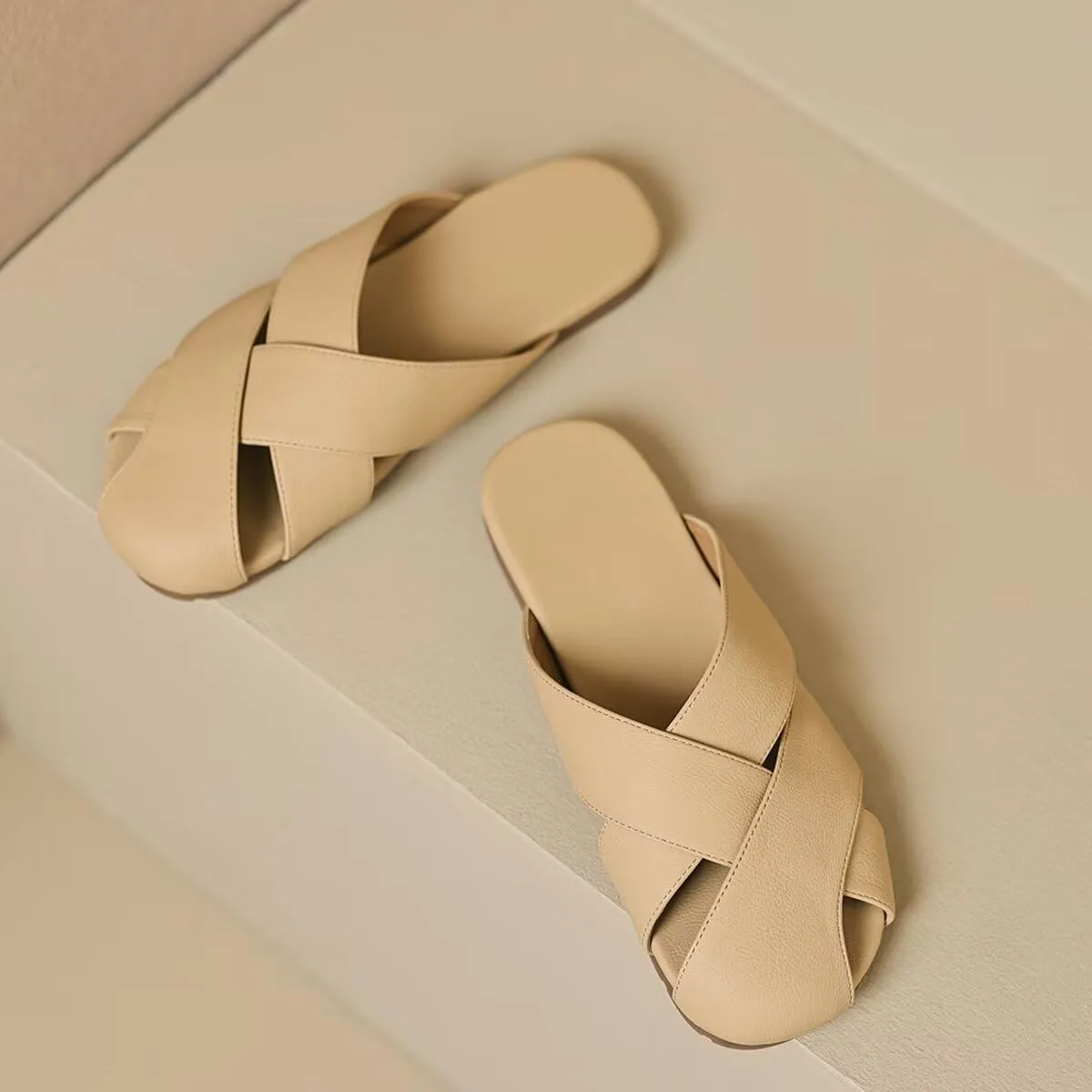 LUXINYU Women Fashion Summer Slip on Slipers Cross Straps Mules Comfortable Casual Flats Beach Shoes Party Dress Shoes