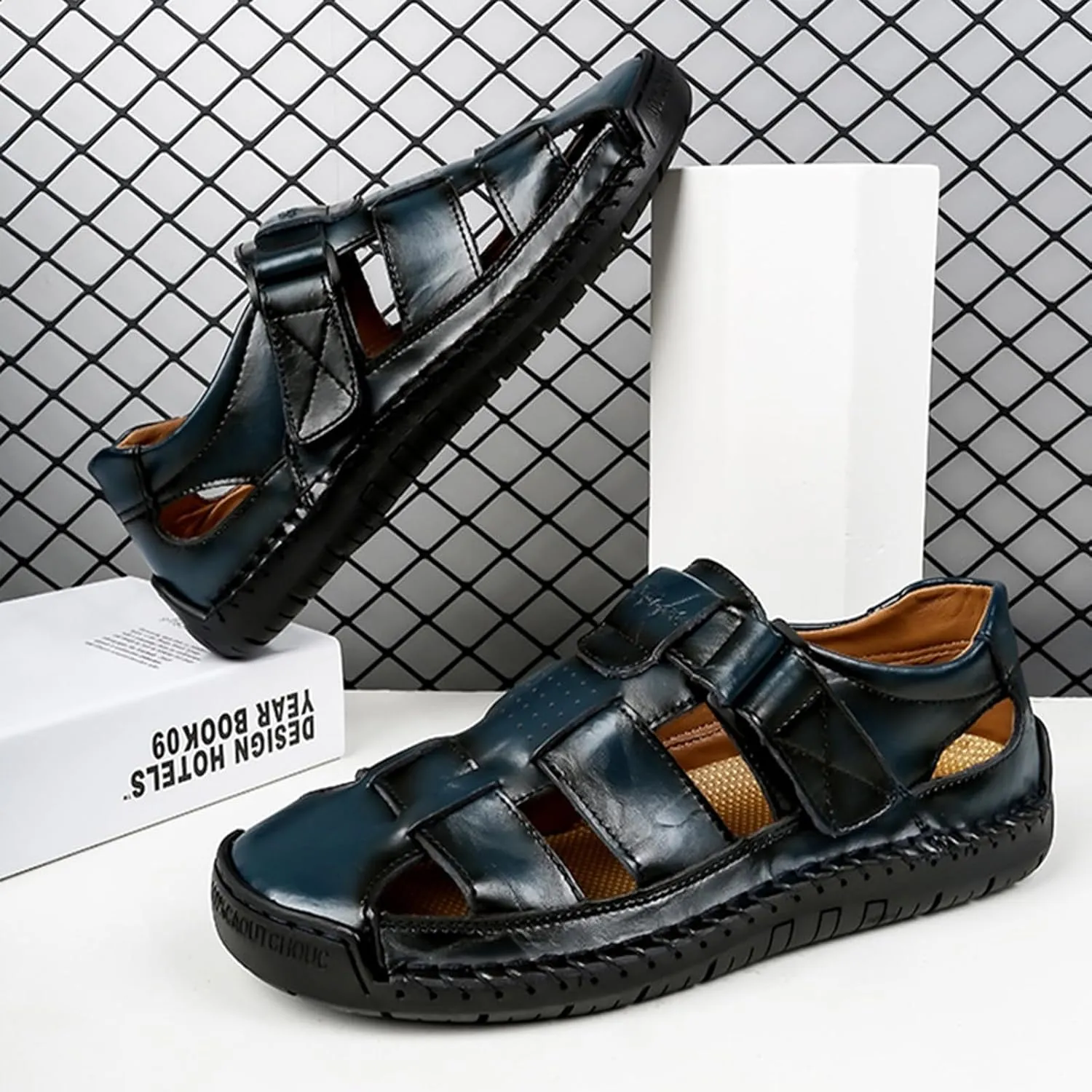 Men's Leather Hollow Out Hook Loop Flat Fisherman Sandals Closed Toe Head Soft Bottom Hand Stitching Wading Sandals Summer Comfort Anti-Slip Casual Wading Beach Sandals