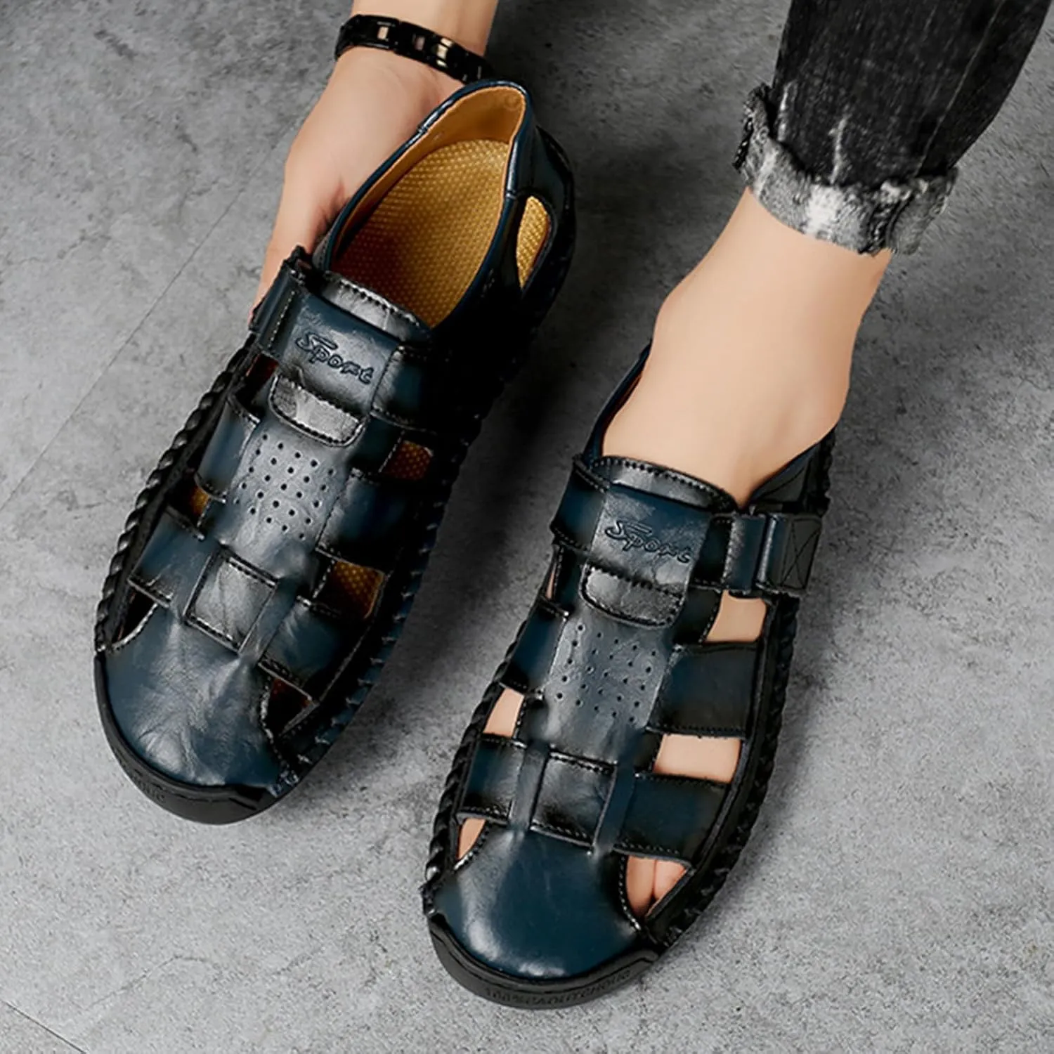 Men's Leather Hollow Out Hook Loop Flat Fisherman Sandals Closed Toe Head Soft Bottom Hand Stitching Wading Sandals Summer Comfort Anti-Slip Casual Wading Beach Sandals