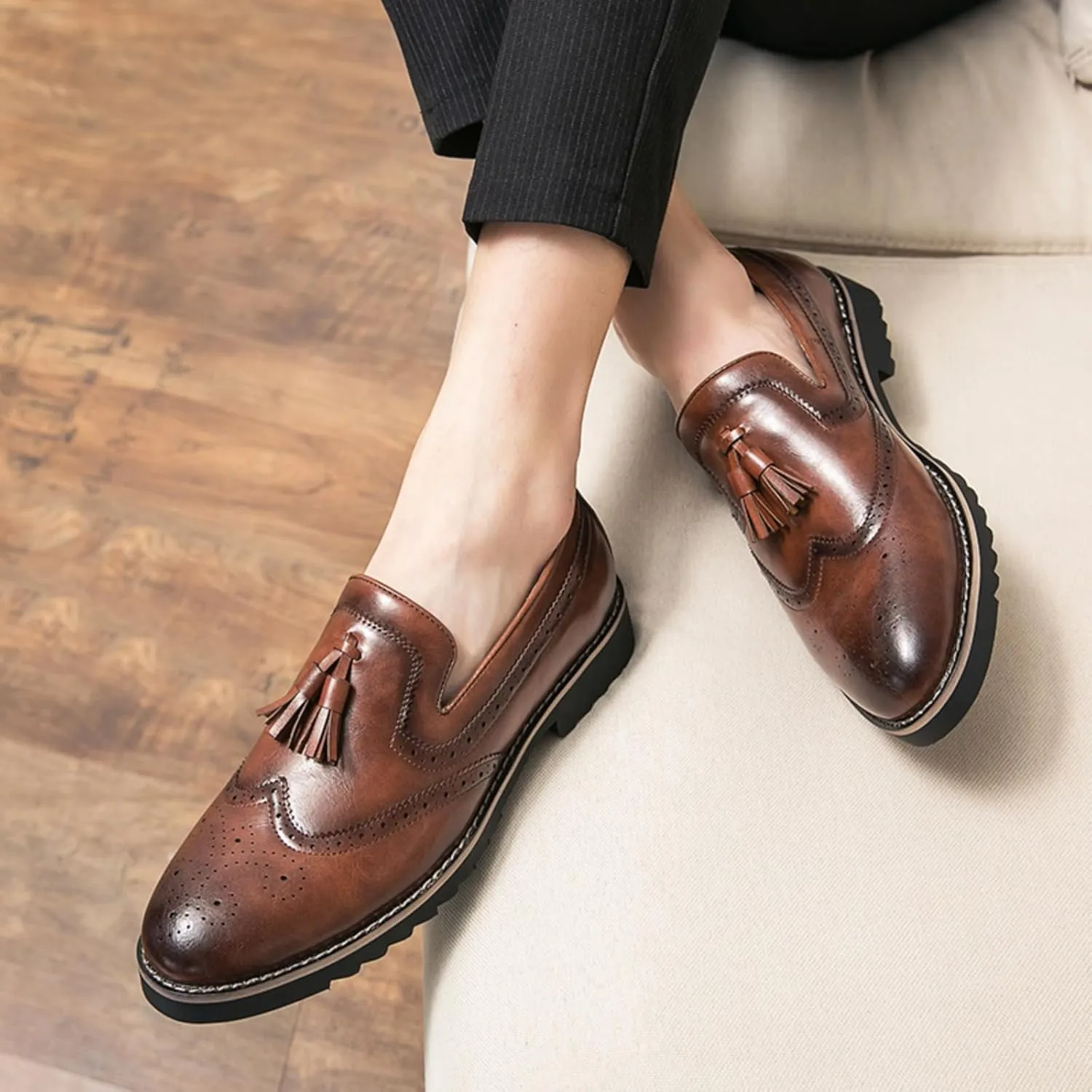 Mens Retro Brogue Leather Tassels Slip-On Dress Loafers Round Toe Non-Slip Low Top Casual Wingtip Shoes for Formal Business Wedding