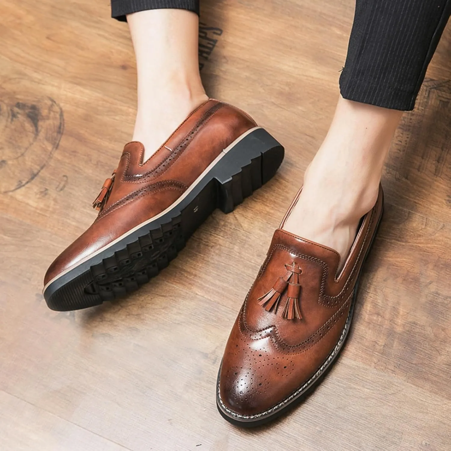 Mens Retro Brogue Leather Tassels Slip-On Dress Loafers Round Toe Non-Slip Low Top Casual Wingtip Shoes for Formal Business Wedding