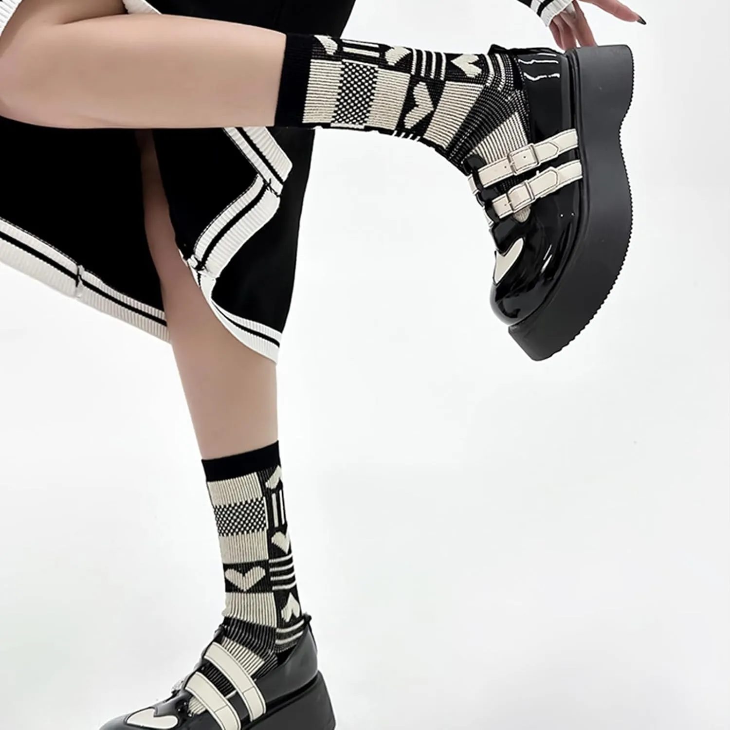Women's Mid Calf Socks 4 Pairs Breathable Soft Retro Patterned Socks Cute Fashion