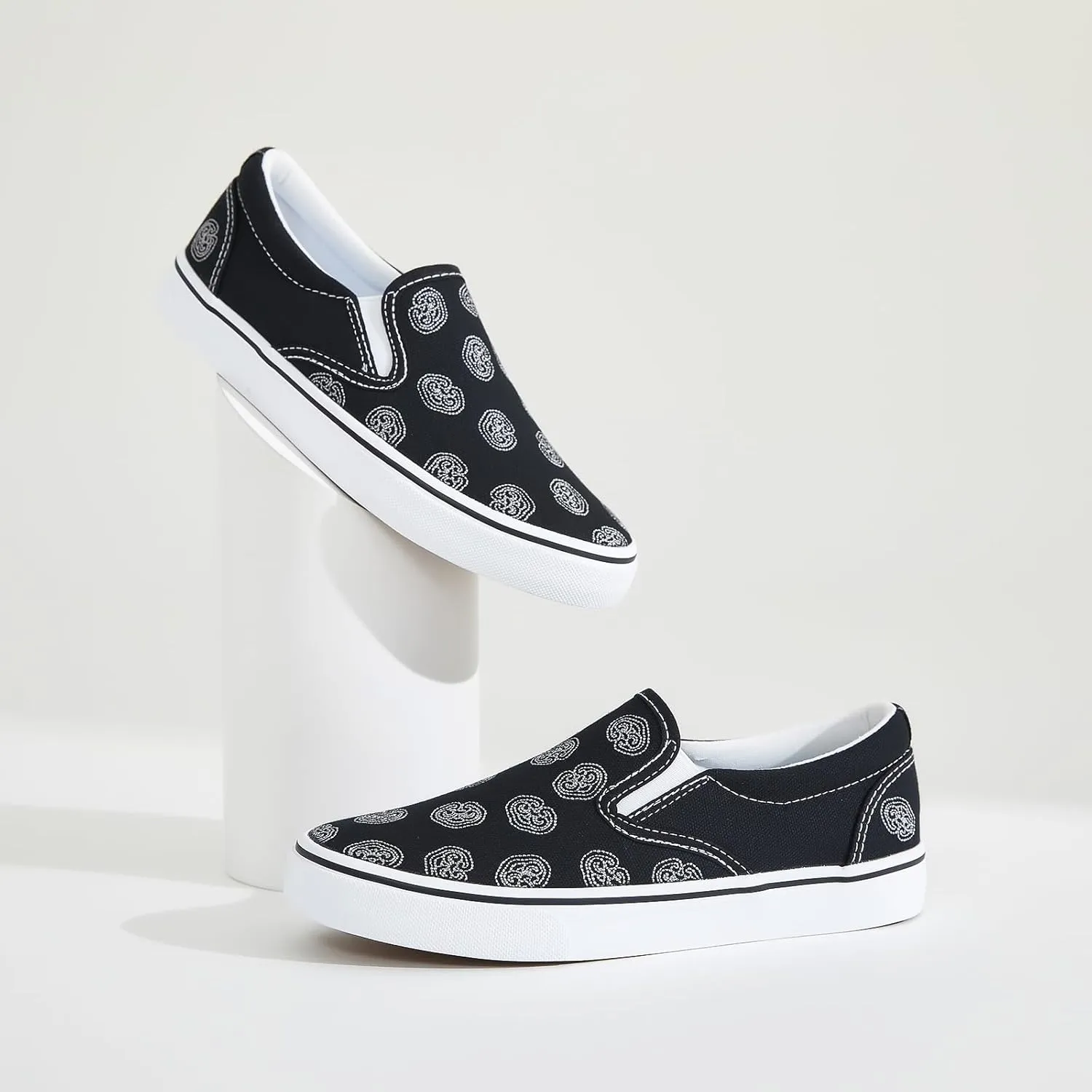 Women's Slip on Shoes Canvas Sneakers Loafers Non Slip Shoes Low Top Casual Shoes