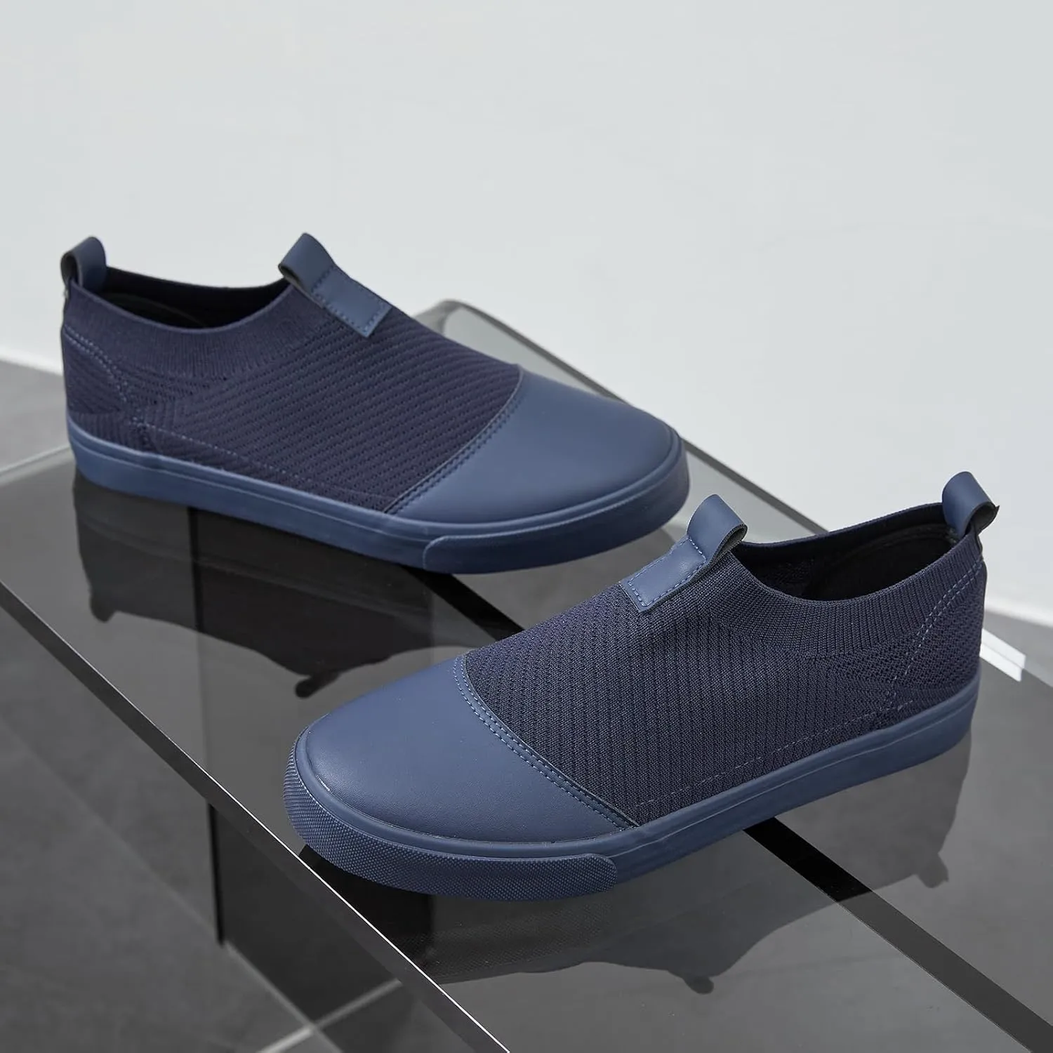yageyan Mens Loafers Shoes Comfortable Mens Slip on Sneakers White Shoes Black Casual Fashion Shoes